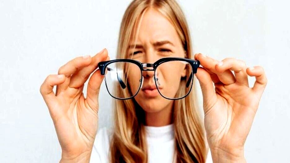 آیا بستن چشم‌ها به بهترین شنیدن کمک می‌کند؟