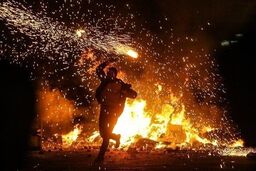 توضیحات دادگستری تهران در خصوص پیامک چهارشنبه‌سوری/ ترقه‌بازی ممنوع شد؟