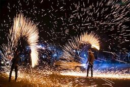 ۴ نوجوان در آتش مواد محترقه سوختند