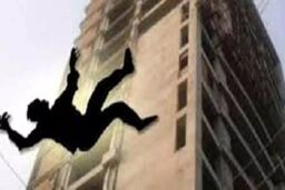 فیلم وحشتناک سقوط مردی از طبقه سوم