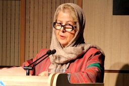 درخواست مردم از فریار جواهریان، همسر اول داریوش مهرجویی برای حمایت از مونا مهرجویی