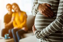 گفت‌وگو با حدیث گیلانی، متخصص زنان، زایمان و نازایی: در تولدهای رحم اجاره‌ای جنین از لحاظ ژنتیکی متعلق به پدر و مادر خودش است/ هر زن فقط 2 بار می‌تواند رحمش را اجاره بدهد