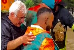 نجات شگفت‌انگیز پاکبان مشهدی از سیلاب
