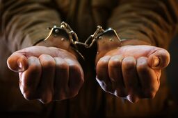 چه کسی مرد دستفروش را با گلوله کشت؟