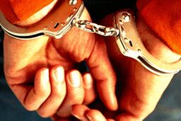 مرد معتاد، همسرش را کشت و جسدش را کنار خیابان انداخت