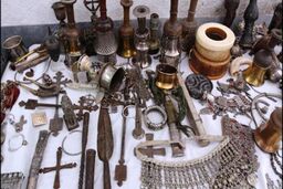 دستگیری اعضای باند فروش اشیای عتیقه تقلبی
