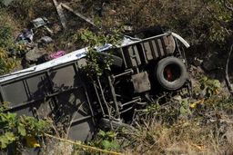 واژگونی اتوبوس در جنوب این شهر ۱۱ قربانی گرفت