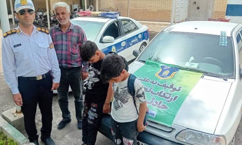 رانندگی دردسرساز پسر ۱۲ ساله؛ کودک دیگری را زیر گرفت/ عکس