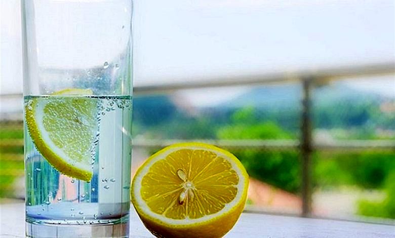 فواید نوشیدن آب و لیمو برای سلامتی