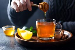 آیا عسل در چای داغ بی‌فایده یا مضر است؟