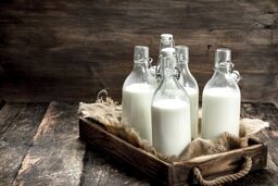 قبل از خواب، شیر گرم بخوریم یا سرد؟