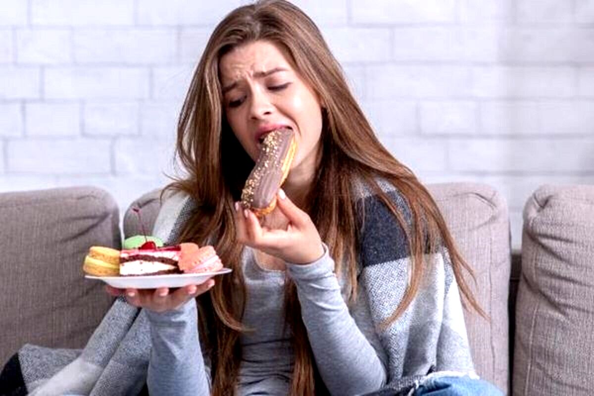 چرا استرس باعث پرخوری می‌شود؟/ غذا یا ابزار بقا؟/ فلسفه «پرخوری عصبی» چیست؟