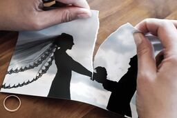 شوهرم نصف خانه را به نام من نکرد، طلاق می‌خواهم