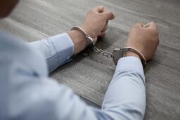 بازداشت ناپدری به اتهام تعرض به دختر نوجوان
