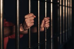 سه سال حبس برای جوانی که پدر بداخلاقش را کشت