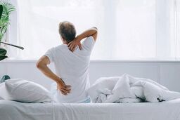 علت تشدید کمردرد در ساعات اولیه صبح