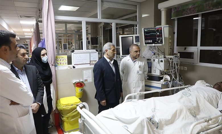مصدومان واژگونی اتوبوس در فیروزآباد و شیراز تحت درمان هستند