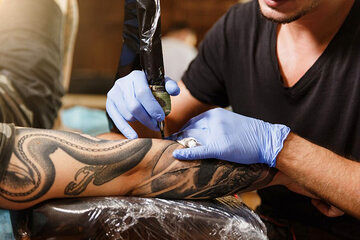 افزایش خطر ابتلا به این بیماری با انجام تتو و پرسینگ