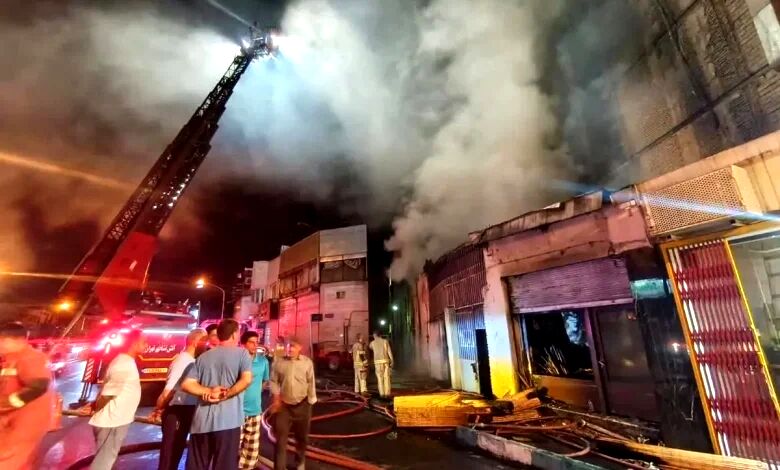 ببینید: آتش‌سوزی گسترده در نجاری خیابان انقلاب