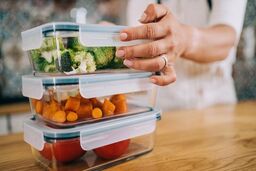این غذاها را در ظروف پلاستیکی نگهداری نکنید