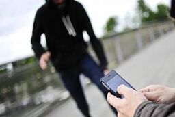 دستگیری اعضای باند موبایل‌قاپی با ۳۸ فقره سرقت