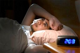 کمتر از ۶ ساعت در شب می‌خوابید؟ این خطرات در انتظار سلامت شما

